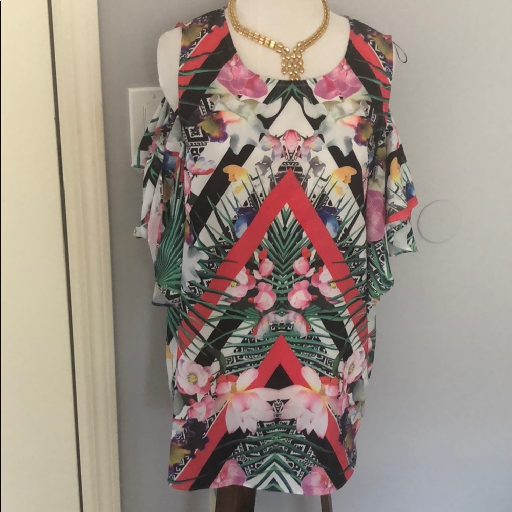 Gibson and Latimer cold shoulder top
J